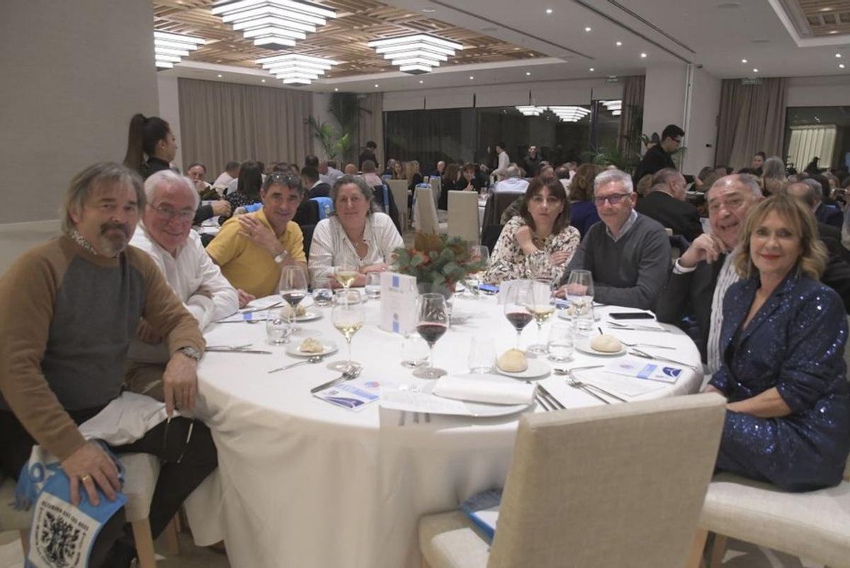 Participantes en la cena de antiguos jugadores del Celta. |  // E. ÁLVAREZ