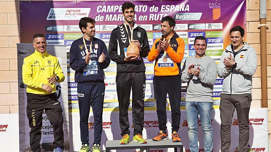 El isleño en el podio como campeón de España en 50 km en 2018. 