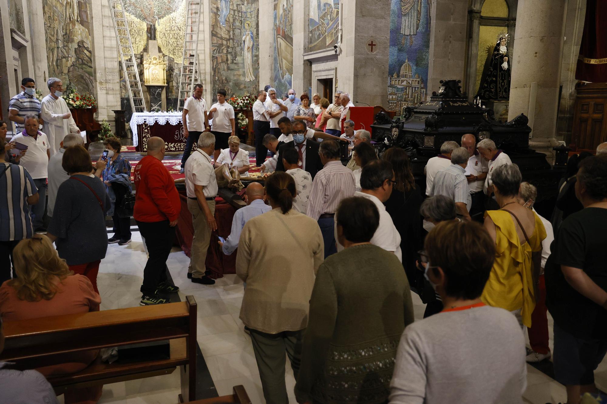 Vigo recupera el descenso del Cristo de la Victoria