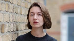 La escritora Sally Rooney, autora de Intermezzo.