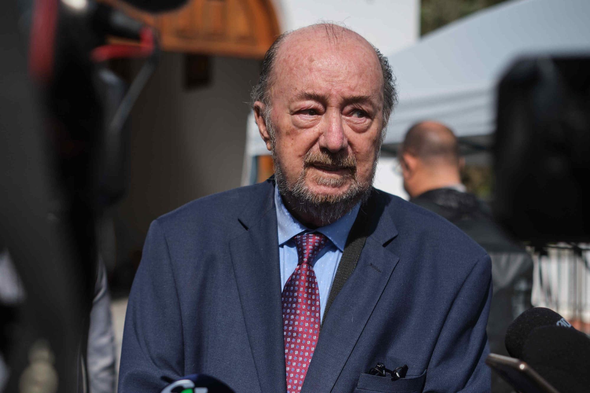 Entierro de los restos recuperados del físico Blas Cabrera Felipe en el cementerio de San Luis, La Laguna