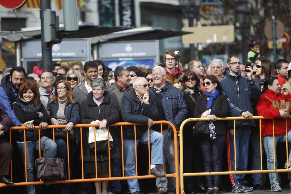 Ambientazo en la mascletà del día de la Crida