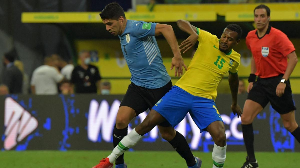 Luis Suárez durante la derrota de Uruguay frente a Brasil por 4 a 1