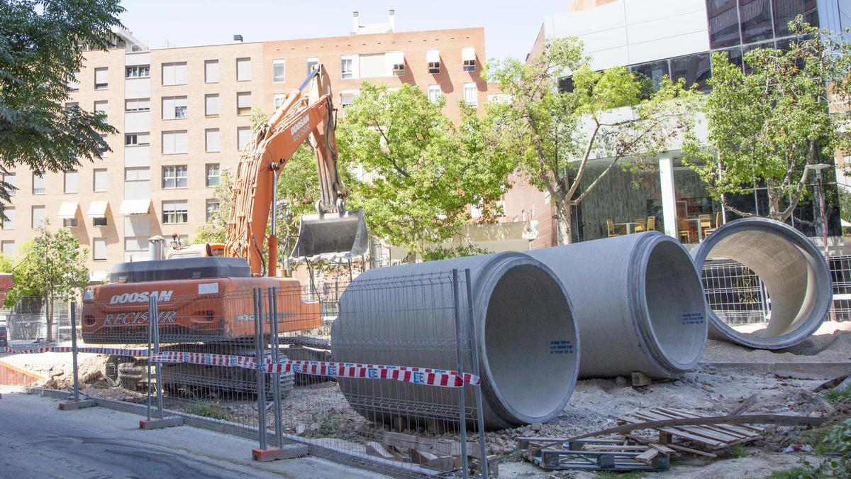 Las obras de canalización de las aguas pluviales de San Blas, este jueves.