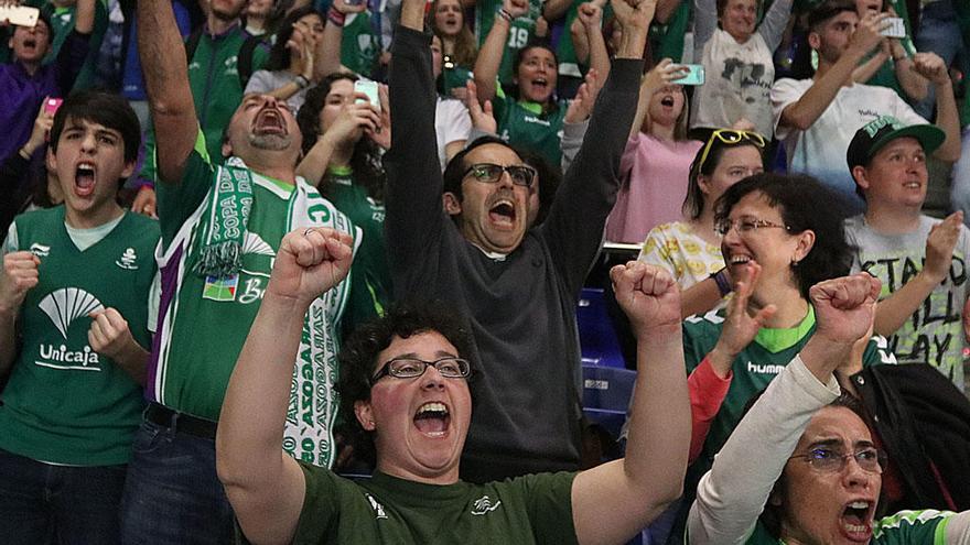 El Palacio de los Deportes, a tope.