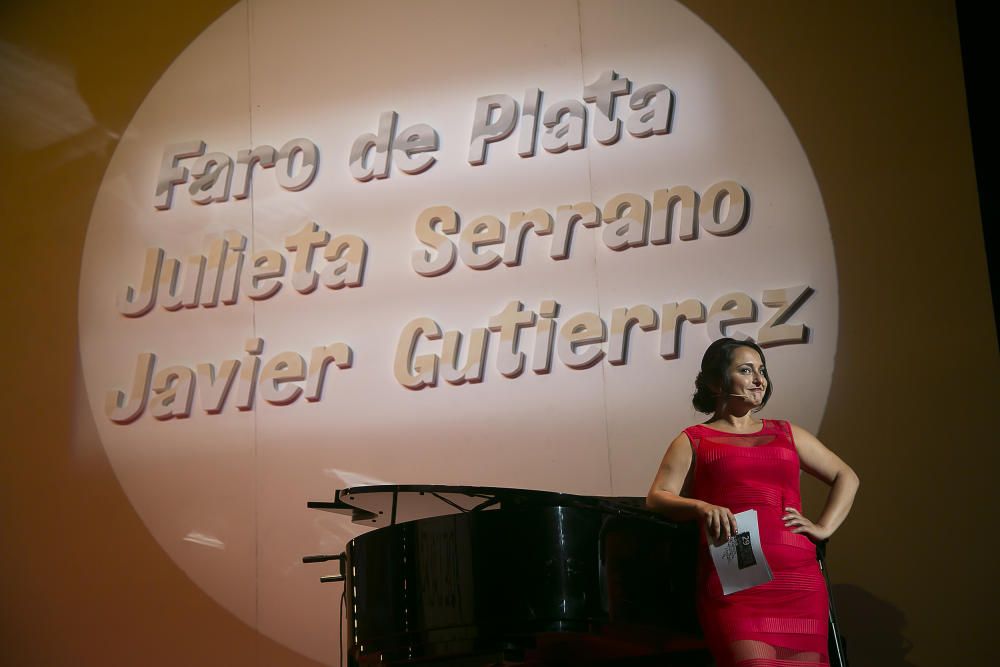 El certamen entrega el legendario Faro de Plata a Javier Gutiérrez y a Julieta Serrano.