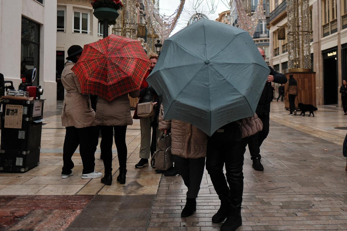 Málaga sufre los efectos del viento y la lluvia durante la alerta naranja