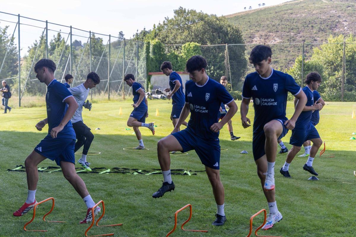 Arranca el Compostela de Carlos de Lerma: "La única manera de enganchar a la afición es demostrarlo en el césped" Arranca el Compostela de Carlos de Lerma: "La única manera de enganchar a la afición es demostrarlo en el césped"