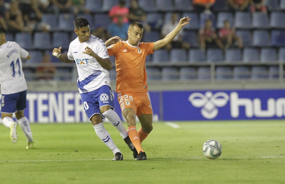 El partido entre el Tenerife y el Real Oviedo, en imágenes