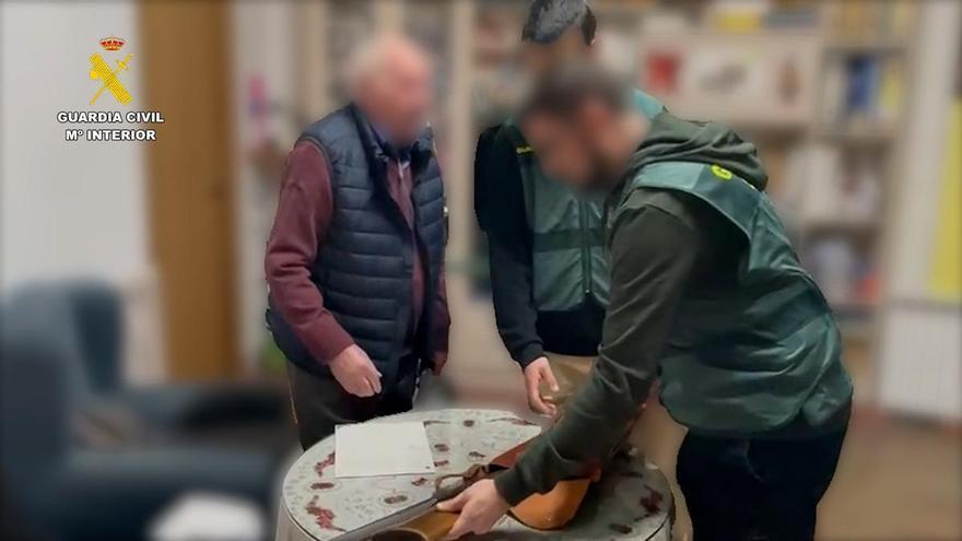 Tres arrestados por robar cobre y una escopeta en una casa en Hondón de los Frailes