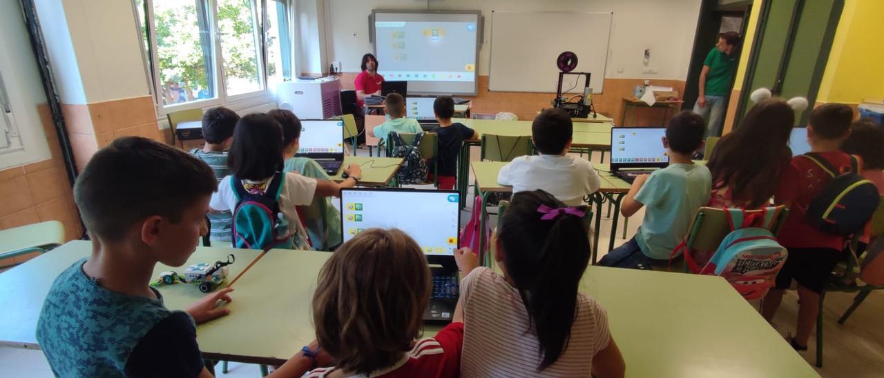 Participantes en el campamento científico de Tomiño.