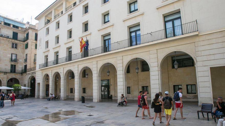 Fachada de la Audiencia de Alicante en una imagen de archivo.