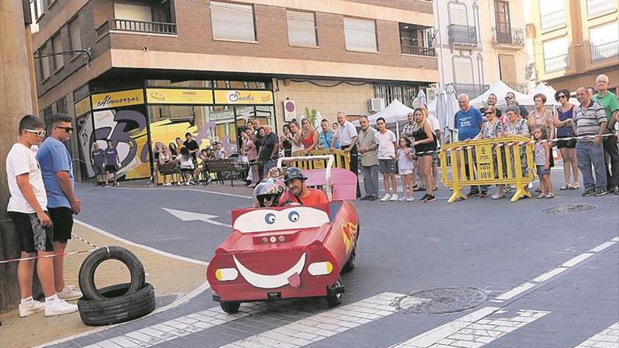 Los autos locos toman las calles en la segunda jornada del Cristo