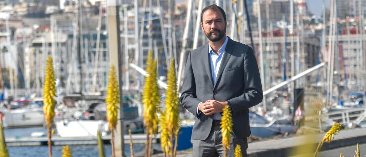 El delegado de la ministra de Hacienda en el Consorcio de la Zona Franca de Gran Canaria, Gabriel Corujo, en el Puerto de Las Palmas.