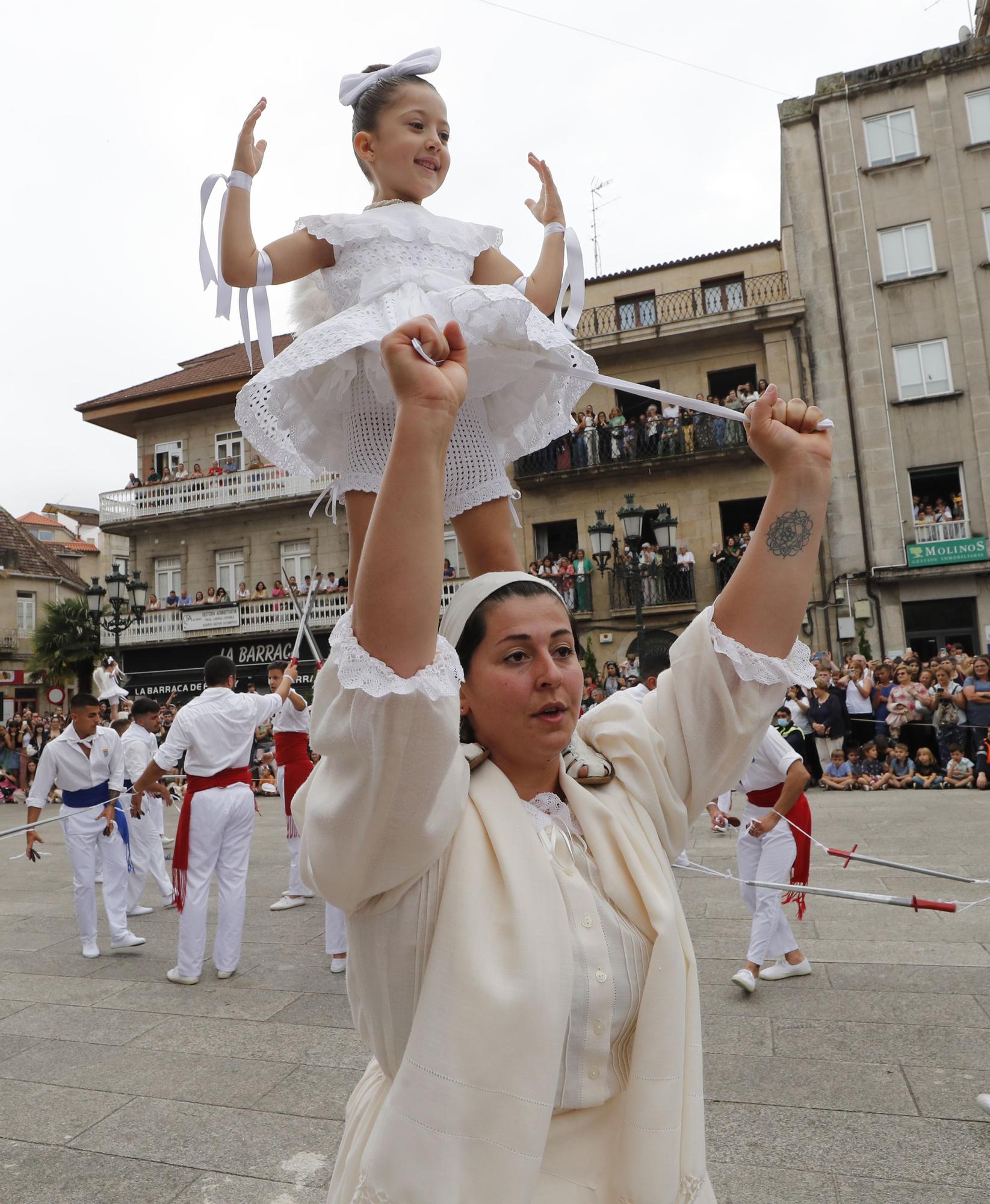 Redondela, cubierta por sus alfombras de flores