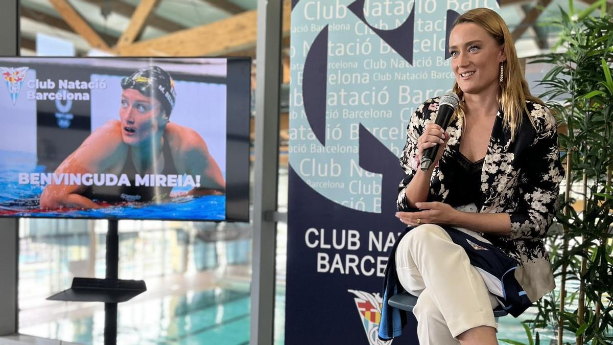 Mireia Belmonte, en su presentación como nueva nadadora del Club Natació de Barcelona.