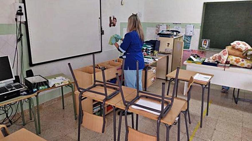 Desinfección en un colegio de Cartagena.