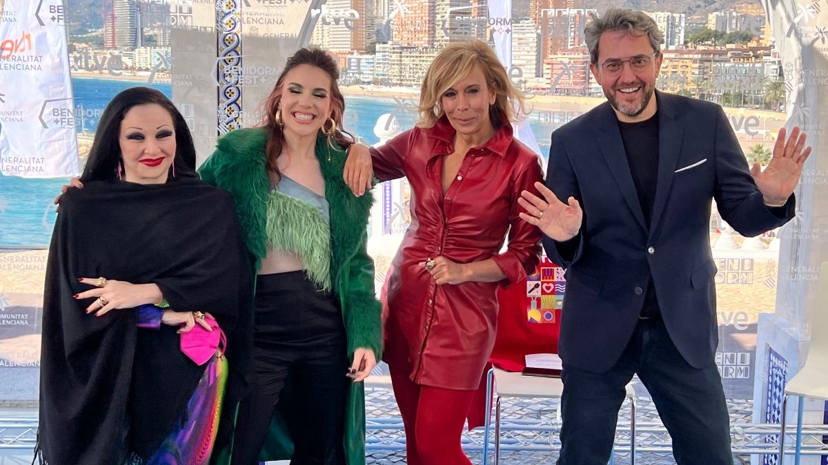 Alaska, Inés Hernand y Máximo Huerta junto a María Eizaguirre