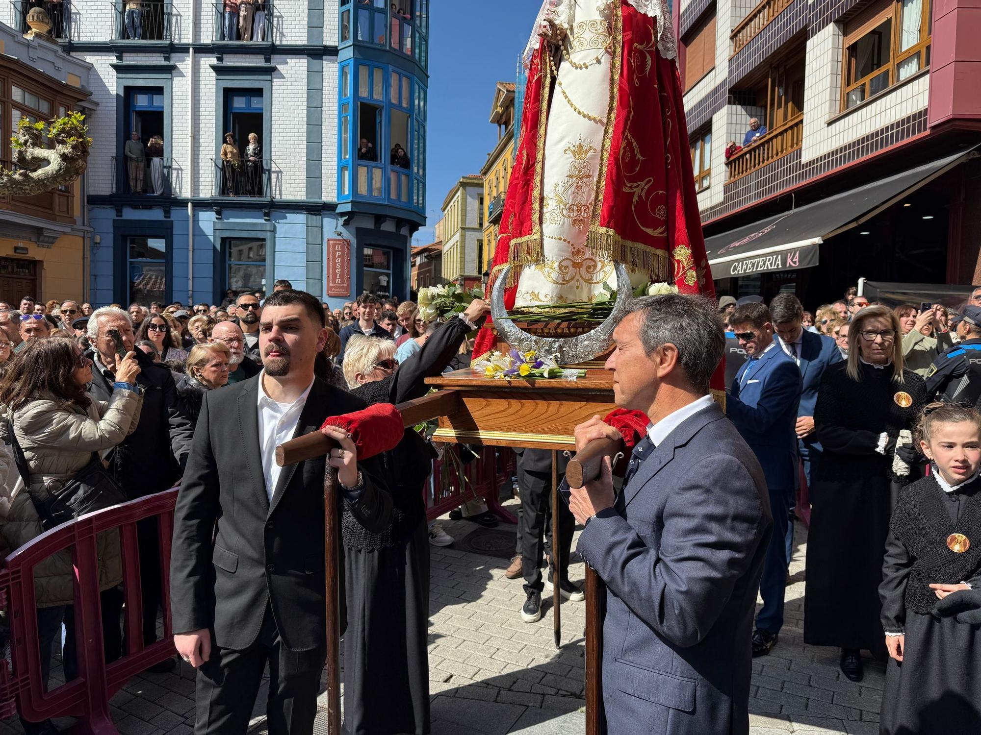 Así vivió Candas el cierre de su Semana Santa con la Procesion del Encuentro