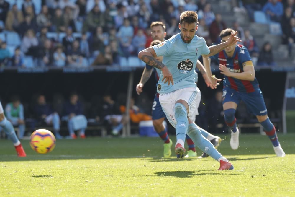 El Celta - Levante, en imágenes. // M.G. Brea | R. Grobas | EFE