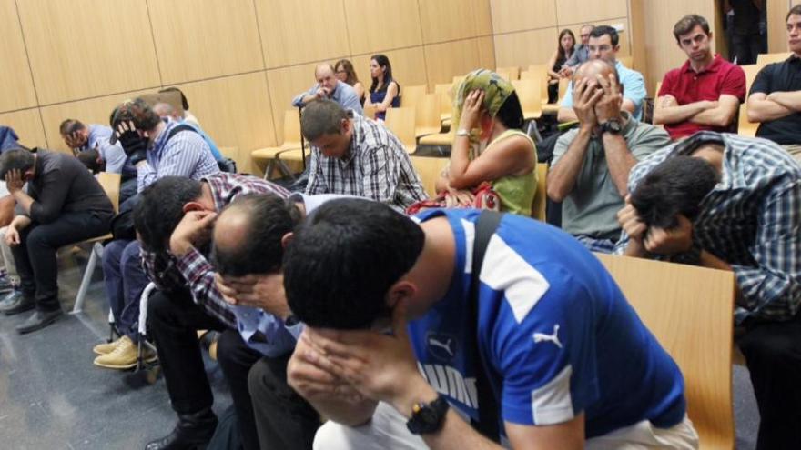 Los acusados, hoy, antes de arrancar el juicio