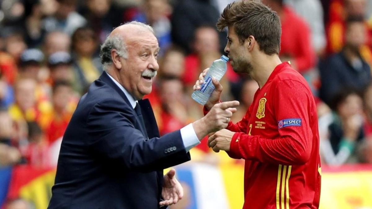 Vicente del Bosque y Gerard Piqué