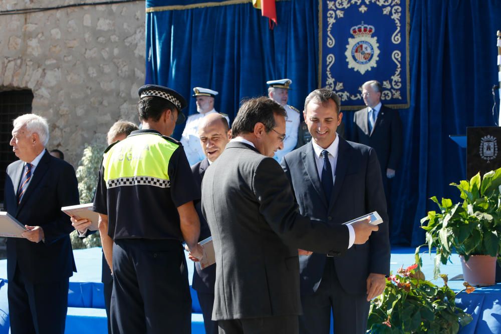 Un momento del acto de la Policía en el Castillo de Santa Bárbara.