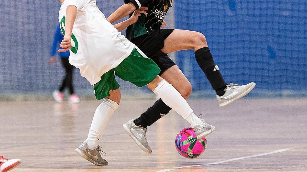 Un encuentro de fútbol sala