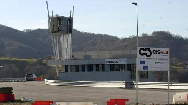 La entrada a las instalaciones que Cisvial tiene en la ladera del alto de Santo Emiliano.