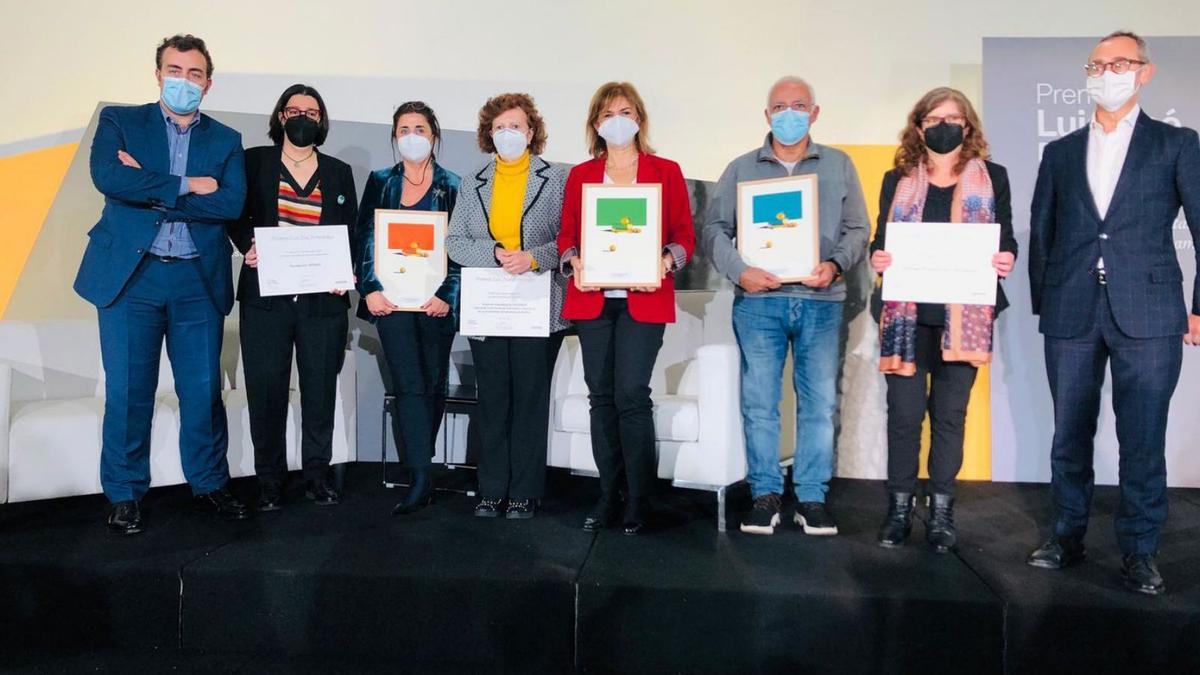 De izquierda a derecha, Alejandro Fernández, presidente de Alimerka; Eva Iglesias y Teresa Orihuela, de la Fundación Intras; Rosa María Ortega y Ana María López-Sobater, del grupo de investigación Valornut; Francisco Javier Melón y Flor Baldó, integrantes de Late-Asturias; y Antonio Blanco, director de la Fundación Alimerka. | M. Vega