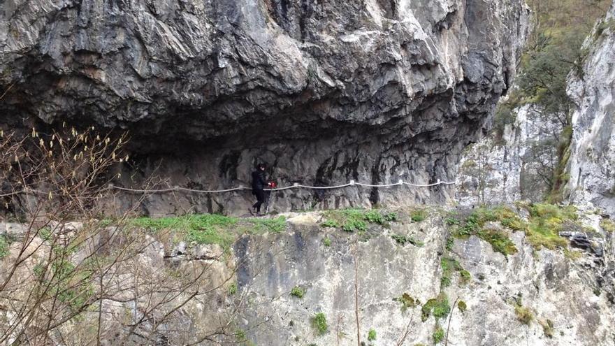 La Guardia Civil halla un cadáver en avanzado estado de descomposición en Santo Adriano