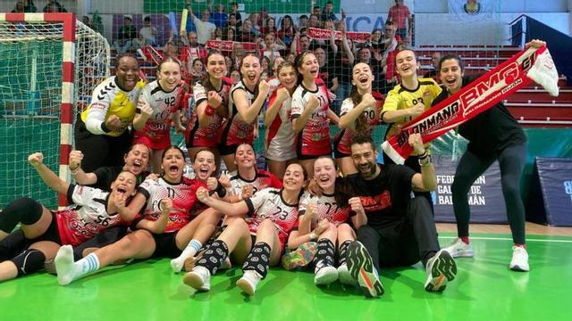 El equipo infantil del Balonmano Gijón.