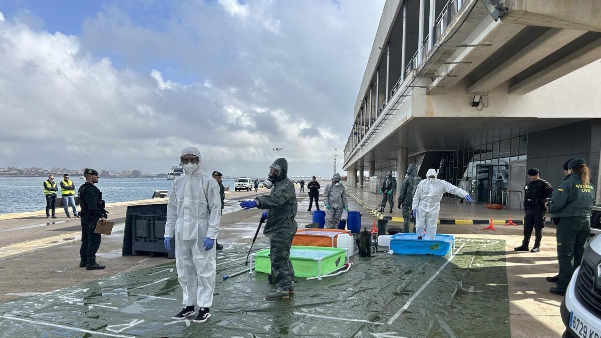 Así sería la actuación de la Guardia Civil ante la supuesta llegada a Mallorca de dos migrantes con la viruela del mono