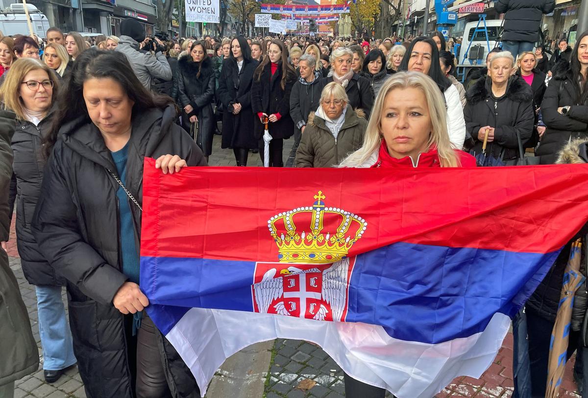 Una protesta de mujeres serbias en Mitrovica (Kosovo).