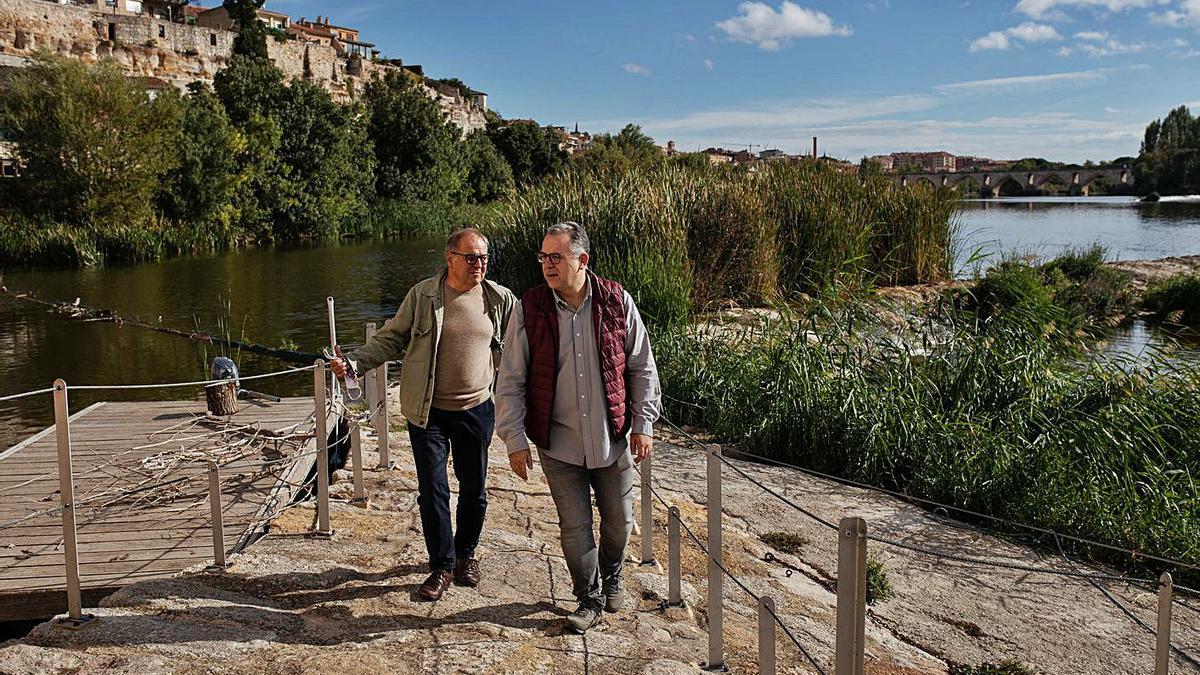 Strieder y Prada, en las aceñas de Olivares, tras la presentación de la feria. |