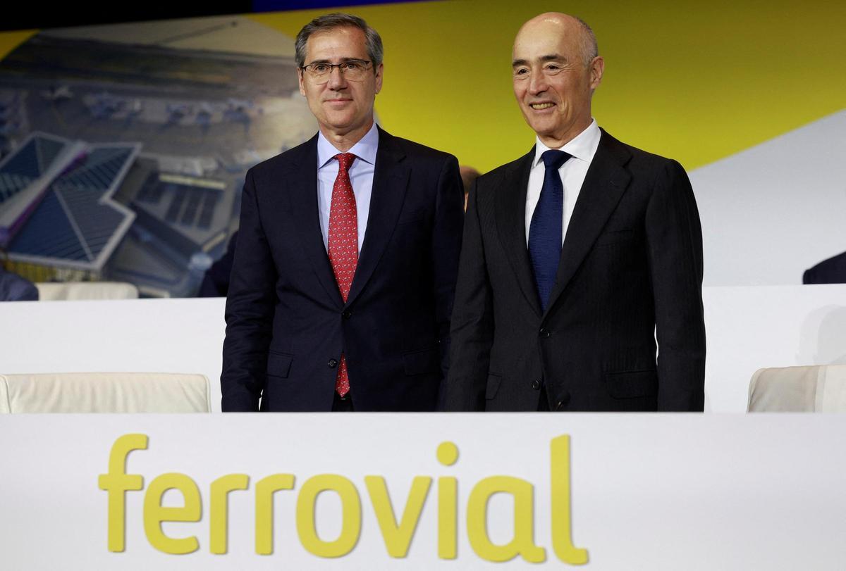 Ignacio Madridejos, consejero delegado de Ferrovial, junto con Rafael del Pino, presidente de la empresa de infraestrycturas y máximo accionista, durante la Junta de Accionistas de 2023