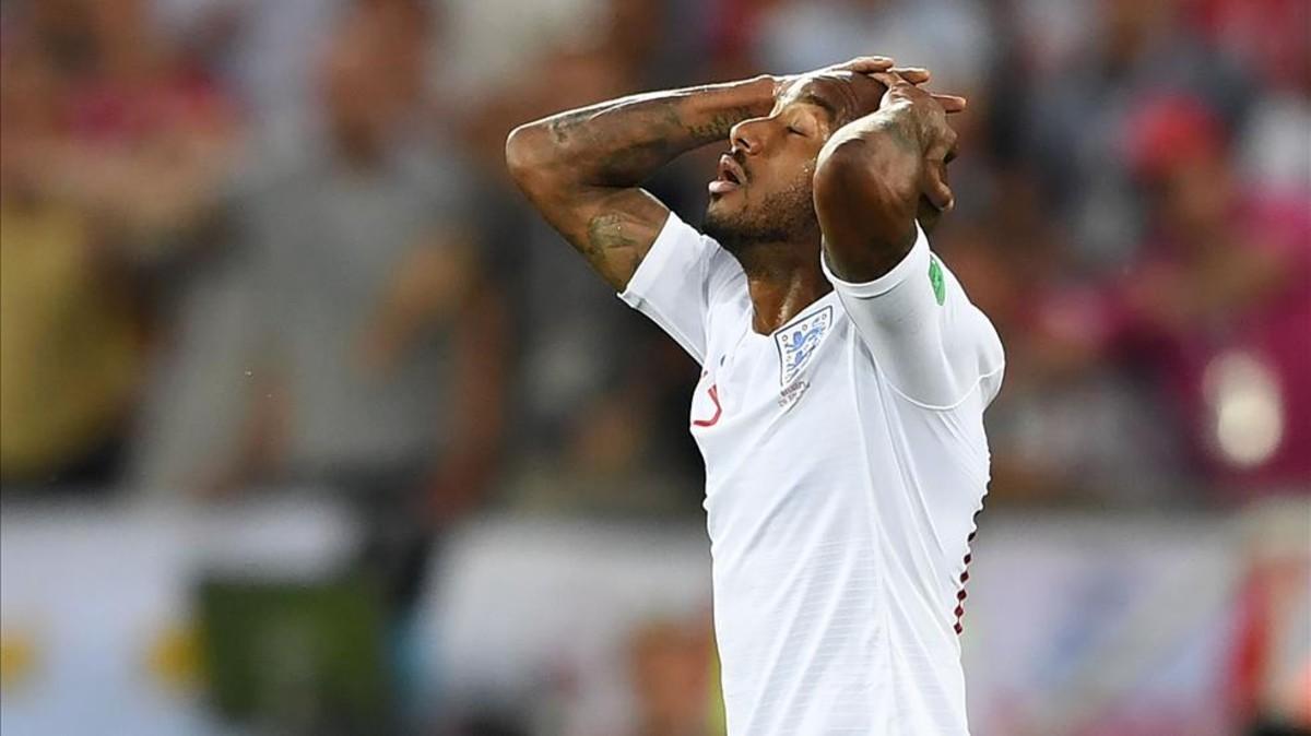 Delph durante el encuentro Inglaterra-Bélgica