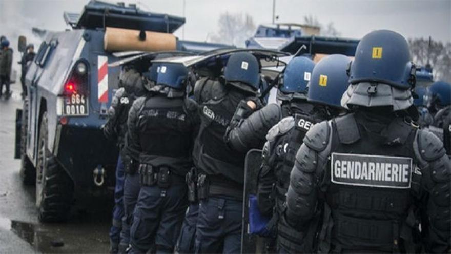 Un hombre acuchilla y mata al menos a una persona en París
