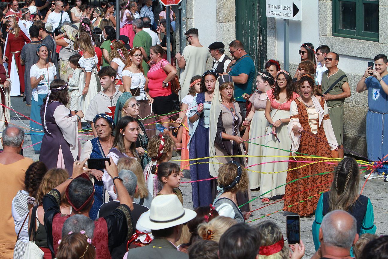 Ribadavia viaja a la Edad Media: maravedíes y fiesta en su día grande