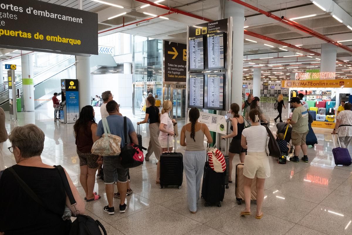Las fotos del aeropuerto de Palma durante la primera jornada de huelga de controladores franceces