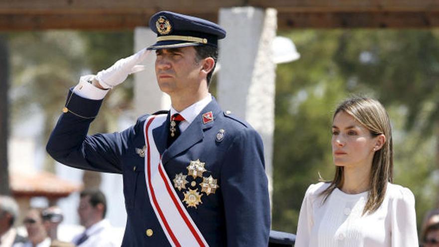 Los Príncipes de Asturias en la entrega de despachos