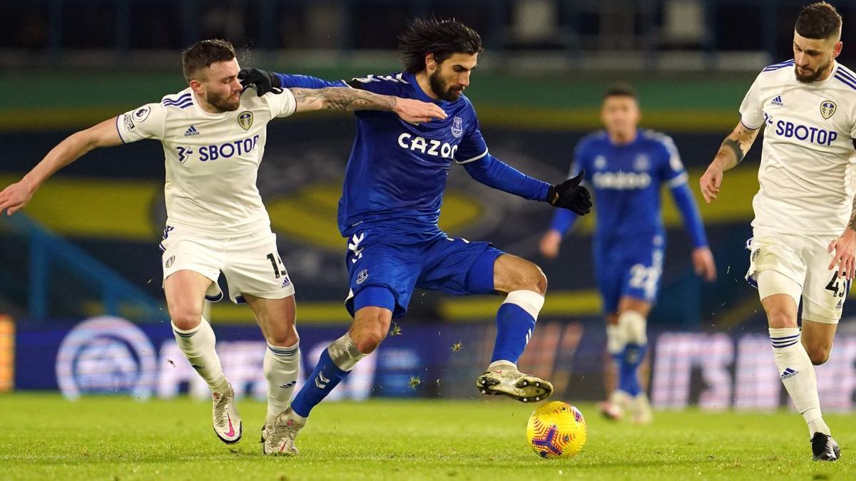 André Gomes en un partido contra el Leeds