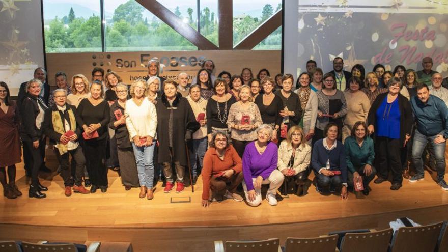 Foto de familia del centenar de trabajadores jubilados en 2025. | HUSE
