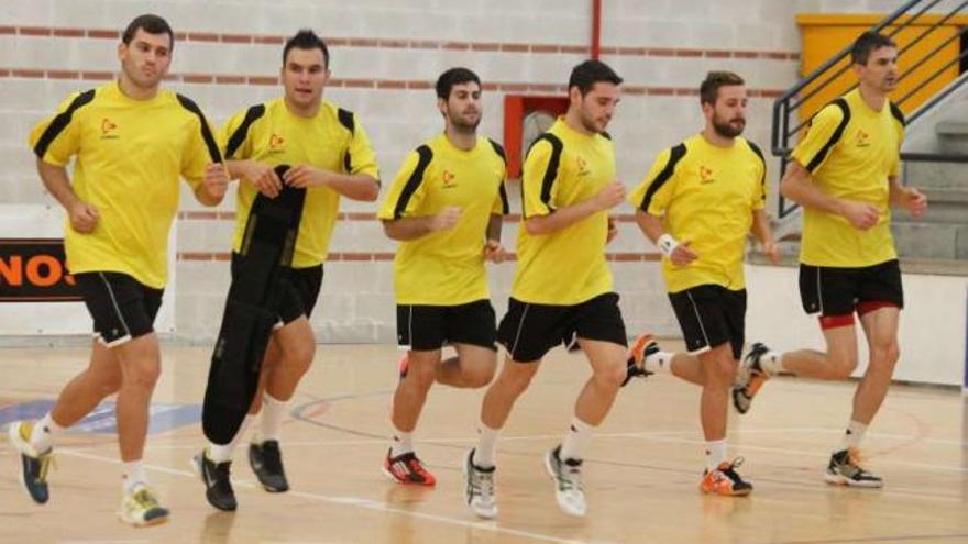 David García, Moisés, Pumar, Rubén, Pepe y Muratovic en un entrenamiento en O Gatañal. // Santos Álvarez