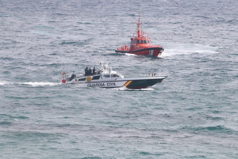 Las imágenes del accidente de avión en La Manga en el que ha muerto un piloto de la Patrulla Águila