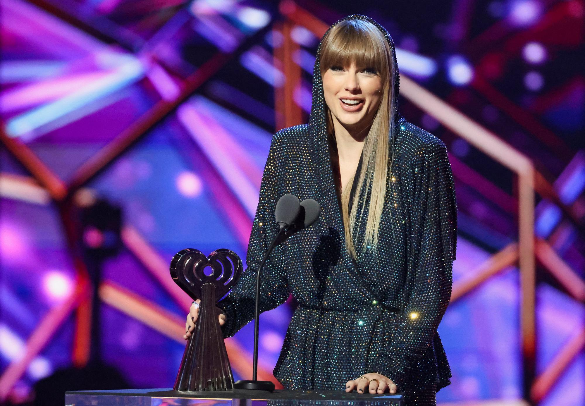 Las mejores imágenes de la alfombra de los iHeartRadio Music Awards 2023