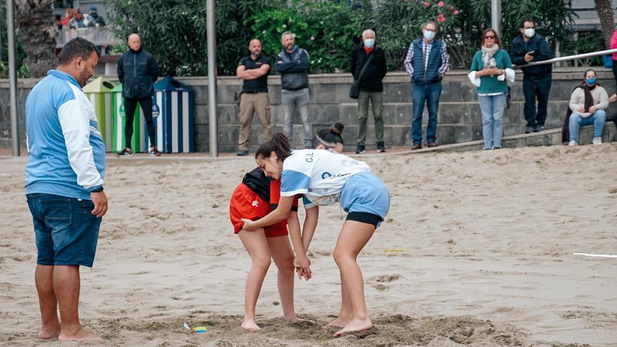 Una luchada por la igualdad en Las Canteras