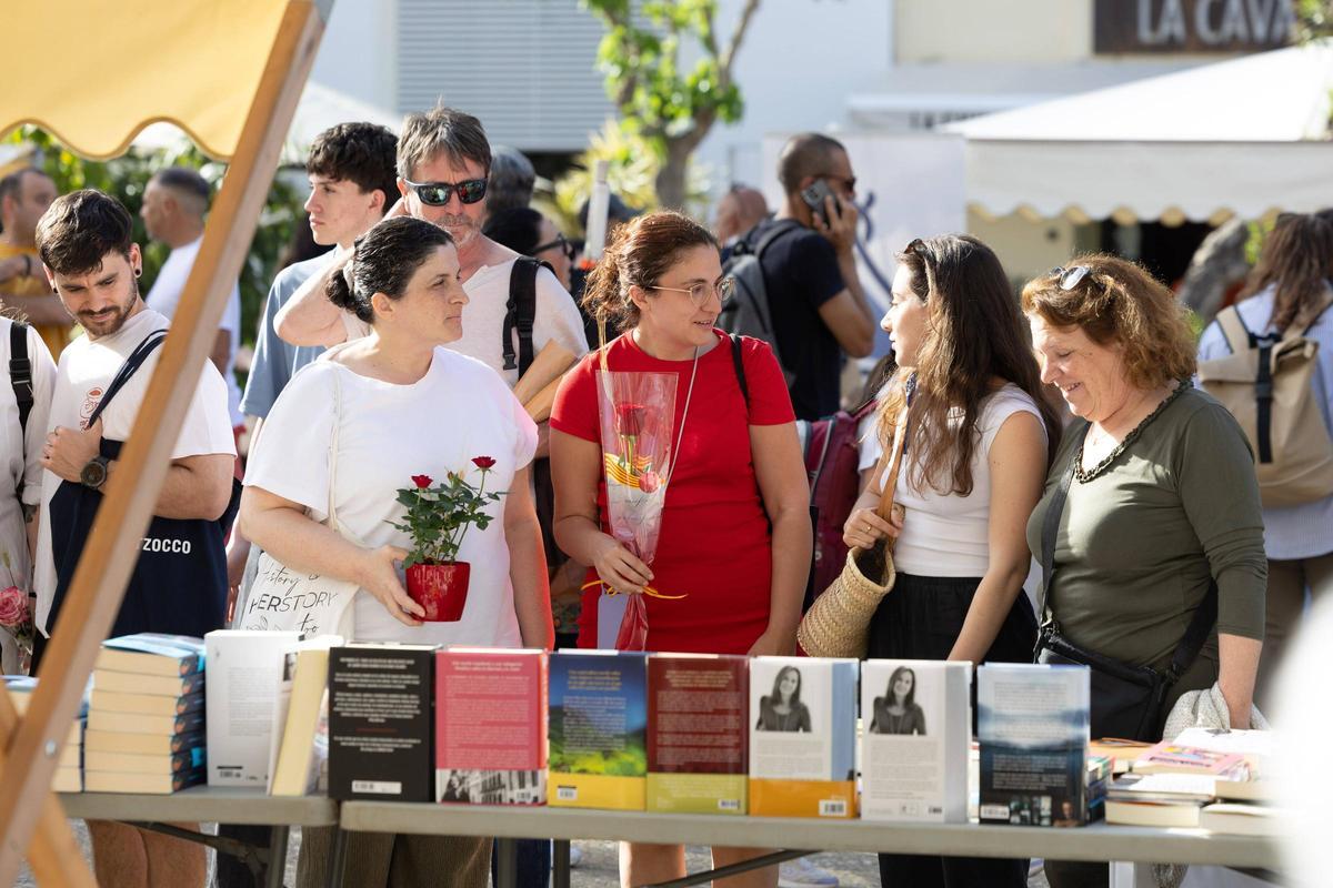 Todas las imágenes de la Diada de Sant Jordi en Vara de Rey
