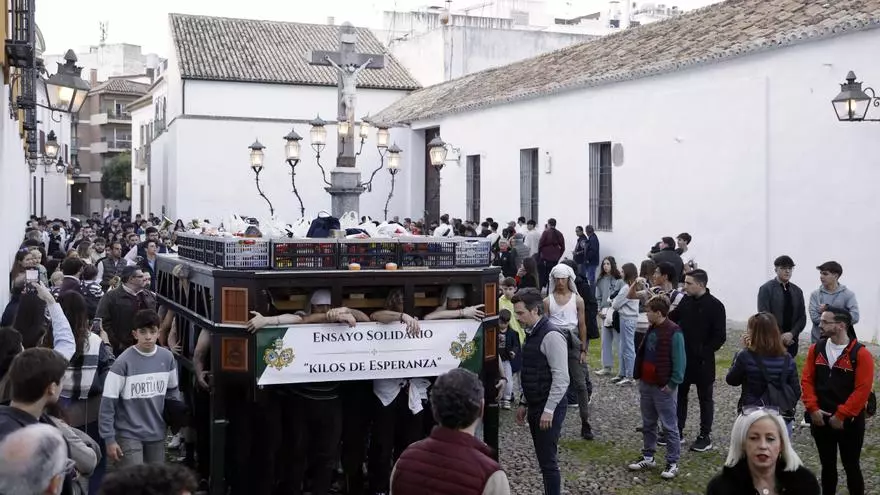 Ensayo solidario de la hermandad de la Paz