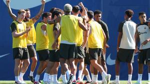 El entreno del Barça con tunel a Balde y cañito de Joao Félix a Lamine